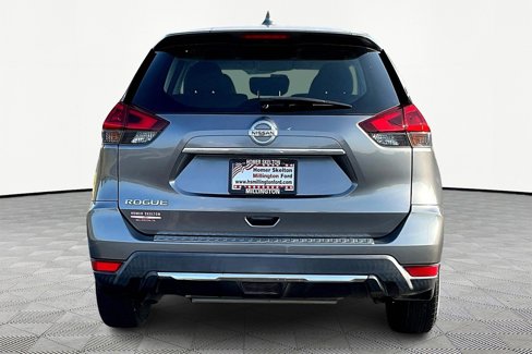 Used 2018 Nissan Rogue S image 4