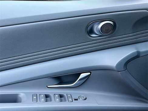New 2025 Hyundai Elantra SEL image 18