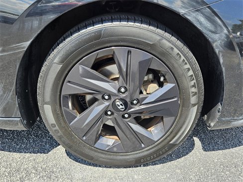 Used 2021 Hyundai Elantra SEL image 15