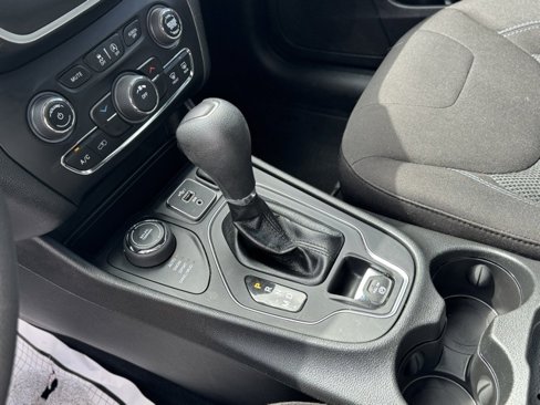 Used 2021 Jeep Cherokee Latitude image 19
