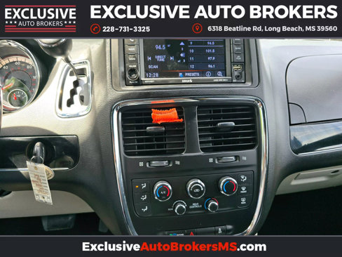 Used 2019 Dodge Grand Caravan SXT image 18