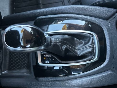 Used 2017 Nissan Rogue SV w/ SV Premium Package image 20