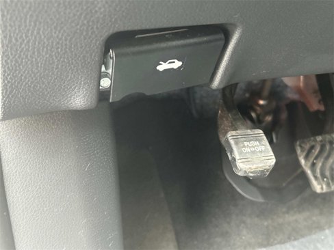Used 2020 Nissan Rogue SV image 24