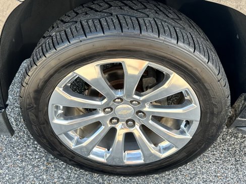 Used 2018 Chevrolet Suburban LT image 25