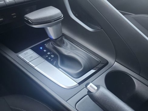 Used 2024 Hyundai Elantra SEL image 21