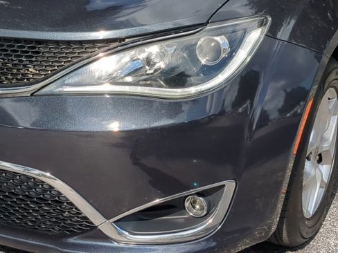 Used 2020 Chrysler Pacifica Limited image 10
