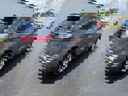 Used 2023 Ford Edge SEL image 3