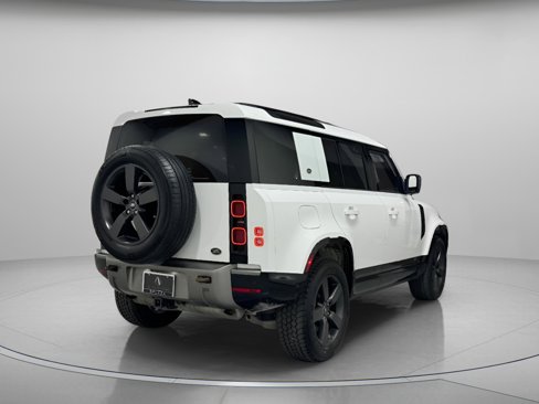 Certified 2021 Land Rover Defender 110 X-Dynamic HSE image 4