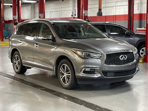 Used 2019 INFINITI QX60 Luxe w/ Essential Package image 2