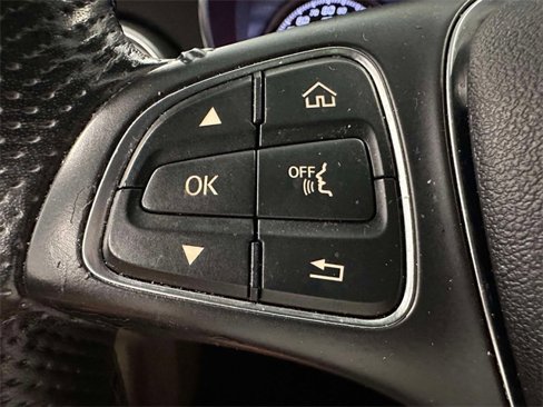 Used 2018 Mercedes-Benz GLC 300 4MATIC image 26