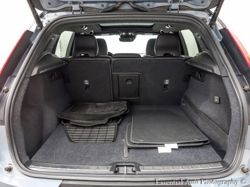 Used 2020 Volvo XC40 T4 R-Design image 29