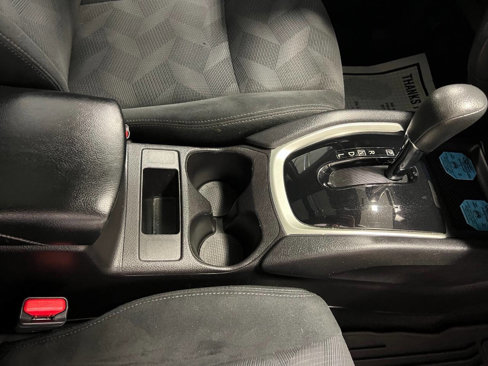 Used 2015 Nissan Rogue SV w/ SV Moonroof Package image 19