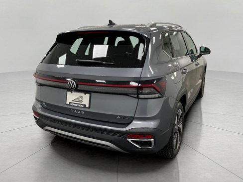 New 2025 Volkswagen Taos SE image 22