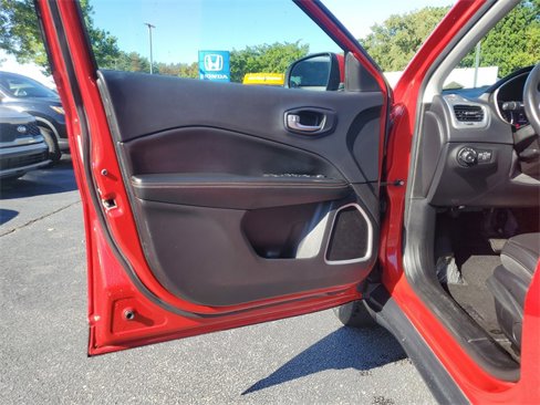 Used 2018 Jeep Compass Latitude image 16