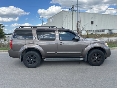 Used 2008 Nissan Pathfinder SE w/ Premium Pkg image 4