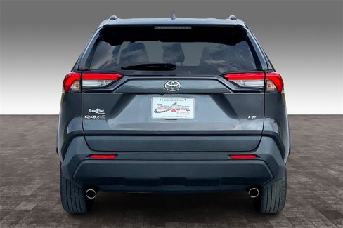 Used 2021 Toyota RAV4 LE image 5