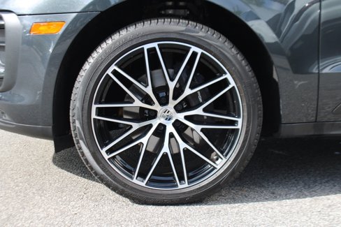 Certified 2024 Porsche Macan image 16