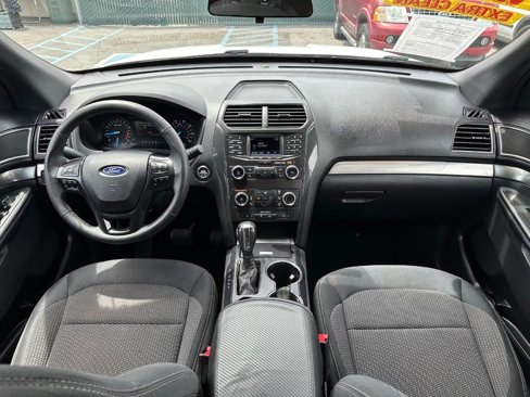 Used 2019 Ford Explorer XLT image 23