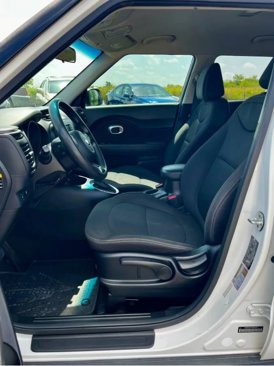 Used 2017 Kia Soul image 11