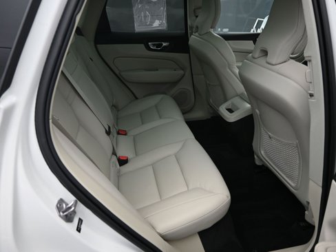 Certified 2022 Volvo XC60 B5 Momentum w/ Advanced Package image 34