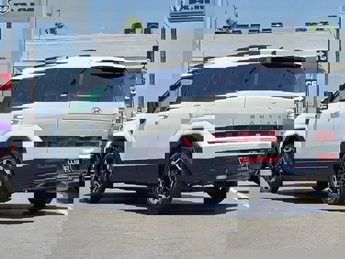 Used 2024 Hyundai Santa Fe SEL image 2
