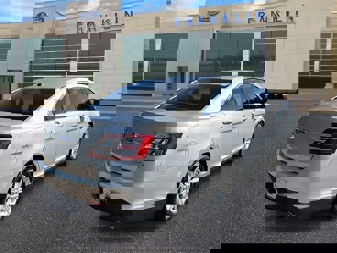 Certified 2019 Ford Taurus SE image 7