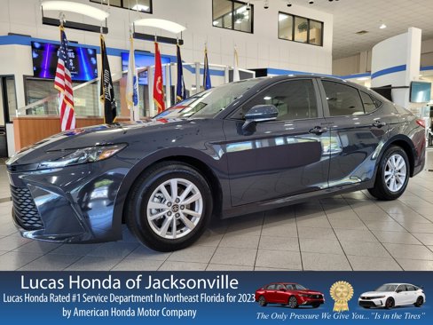 Used 2025 Toyota Camry LE image 1