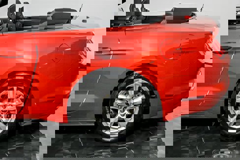 Used 2019 Ford Mustang Convertible image 8