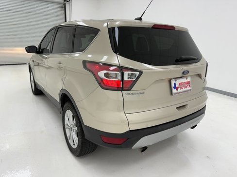 Used 2017 Ford Escape SE image 6