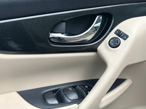 Used 2015 Nissan Rogue SL w/ SL Premium Package image 19
