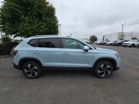 New 2025 Volkswagen Taos SE image 3