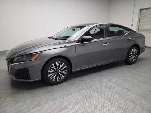 Used 2024 Nissan Altima 2.5 SV image 2