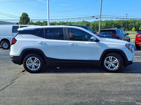Used 2022 GMC Terrain SLE image 26