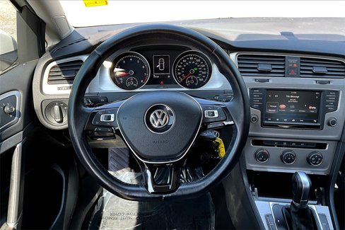 Used 2017 Volkswagen Golf S image 8