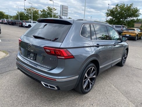 Used 2022 Volkswagen Tiguan SEL R-Line image 3