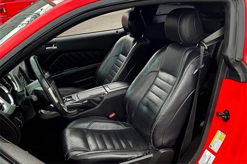 Used 2013 Ford Mustang Premium image 26