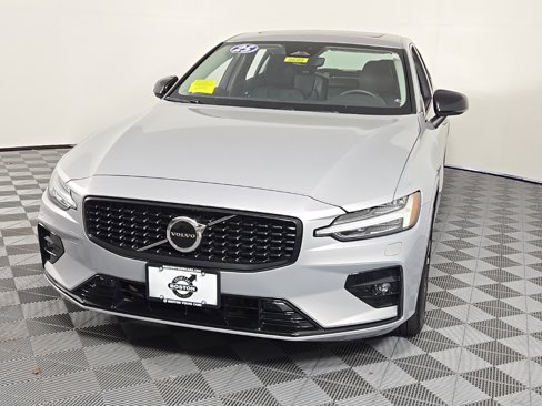 Certified 2025 Volvo S60 B5 Core image 2