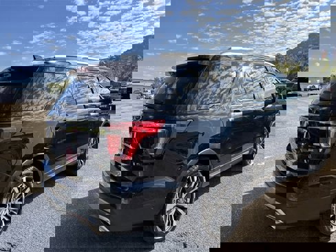 Used 2017 Ford Explorer Platinum image 4