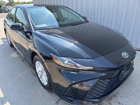 Used 2025 Toyota Camry LE image 13