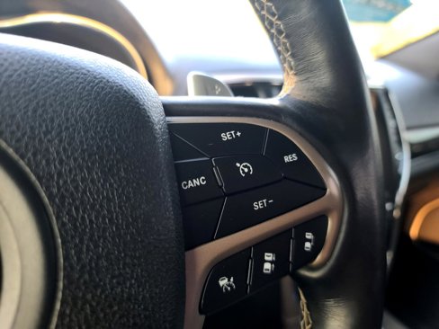 Used 2017 Jeep Grand Cherokee Overland w/ Jeep Active Safety Group image 28
