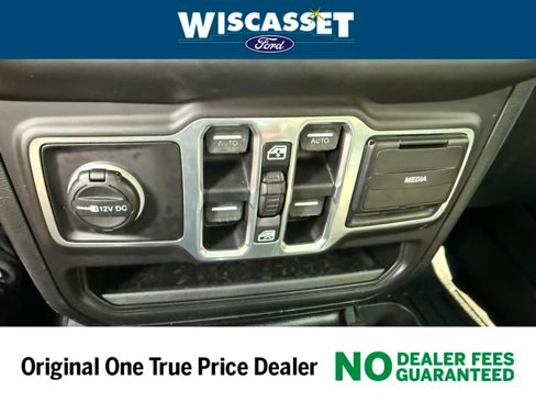 Used 2018 Jeep Wrangler Unlimited Sahara image 16