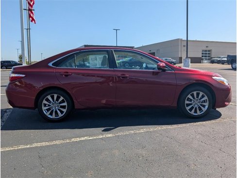 Used 2017 Toyota Camry XLE image 8