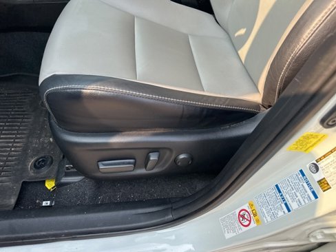 Used 2017 Toyota RAV4 Limited image 25