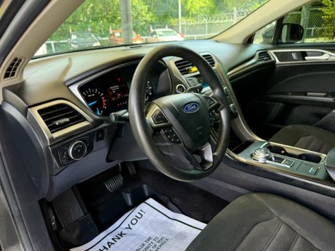 Used 2018 Ford Fusion SE image 11