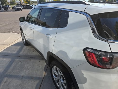 Used 2024 Jeep Compass Latitude image 4