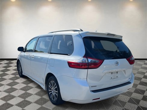 Used 2020 Toyota Sienna XLE image 5