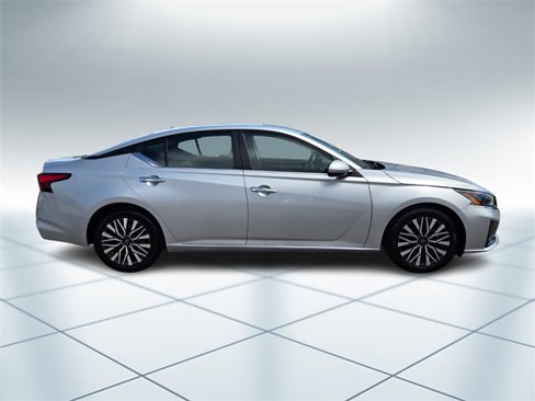 Used 2023 Nissan Altima 2.5 SV image 3