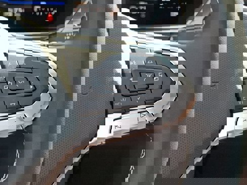 Certified 2022 Volkswagen Tiguan SE image 21