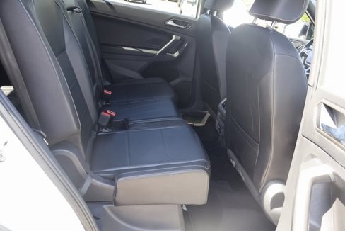 Used 2021 Volkswagen Tiguan SE R-Line image 18