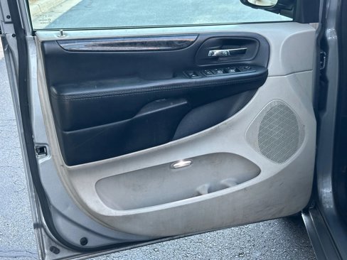 Used 2018 Dodge Grand Caravan SE image 16